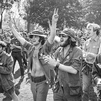 Antiwar protesters. (Ted Polumbaum/Newseum Collection)