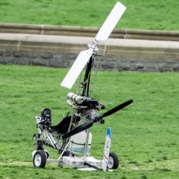 A gyrocopter lands on the Capitol grounds.